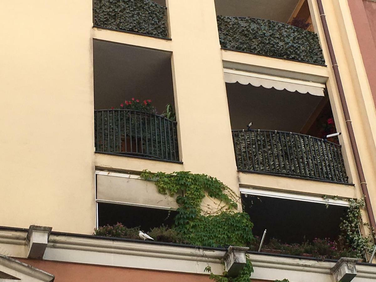 Flowers Apartment Бари Екстериор снимка