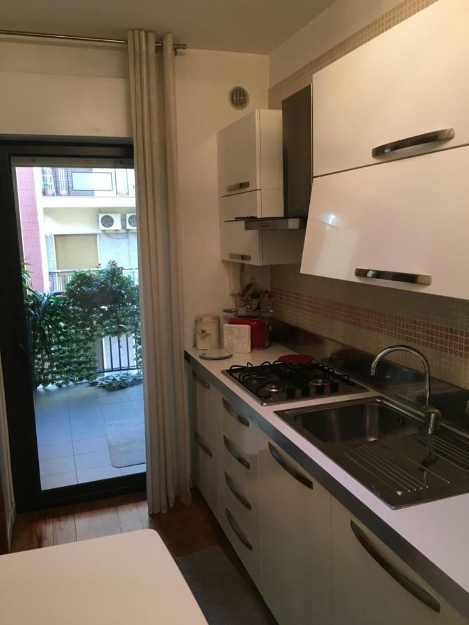Flowers Apartment Бари Екстериор снимка