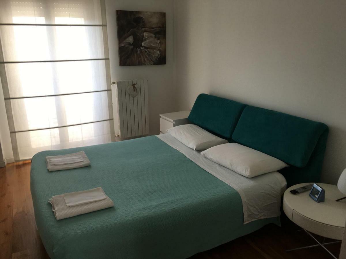 Flowers Apartment Бари Екстериор снимка